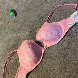 Victoria’s Secret 36d pink bra